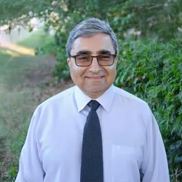 A professional photo of Dr. Greg Rubin, the dentist at 1000 Smiles Dental Group